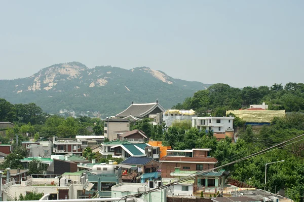 Bukchon Hanok village w lecie w Seulu — Zdjęcie stockowe
