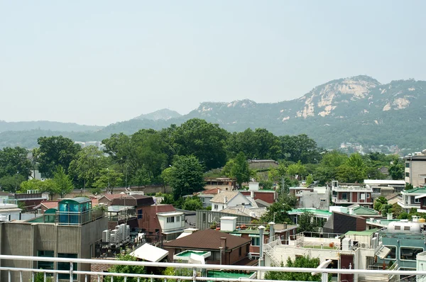 Bukchon Hanok village v létě v Soulu — Stock fotografie