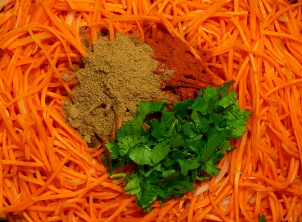 rendelenmiş havuç salatası