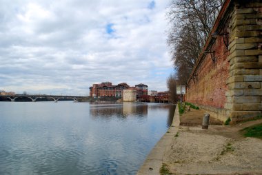 Nehir banka Toulouse