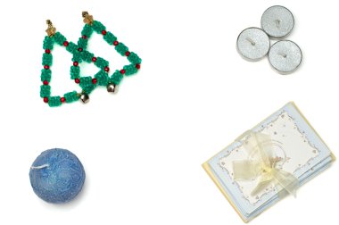 Noel ağaçları ve mumlar ile tebrik kartları