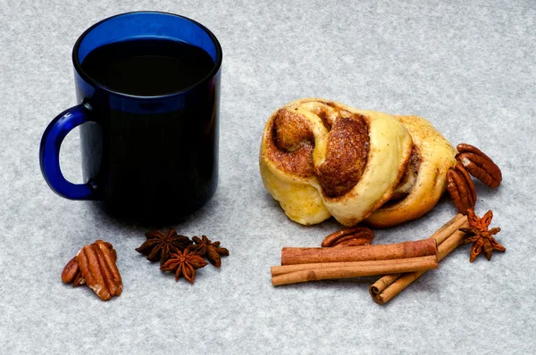 Baked buns on the table — Stock Photo, Image