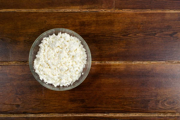 Cottage cheese in bowl from top — Stok Foto