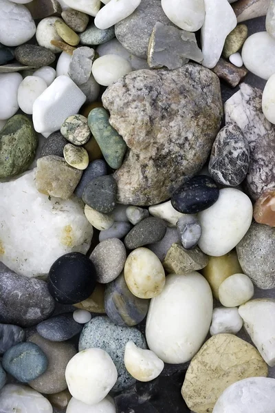 Pedras pequenas e grandes, de cor do mar — Fotografia de Stock