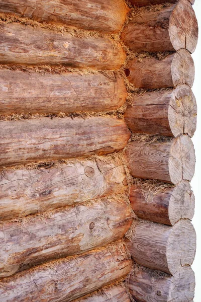 Evin Duvarının Köşesi Çam Kütüklerinden Yapılmış — Stok fotoğraf