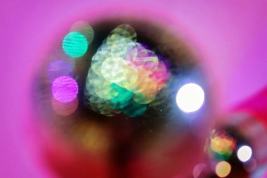 Projektör kirişlerinden Bokeh röfleleri içeren hafif soyutlama