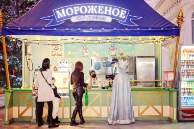 The Snow Queen wants to buy ice cream