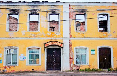 Yangından sonra çocuk kitapçısı ve çocuk eşyaları mağazası