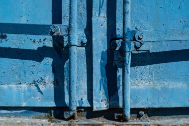 Kamyon kapısının bir parçası.