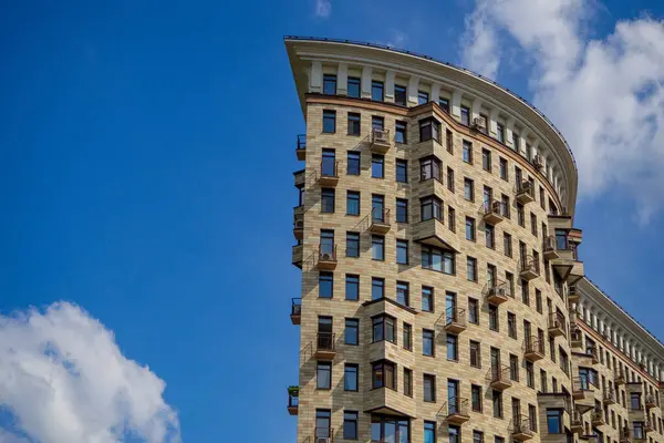 Фрагмент Багатоповерхового Будинку Незвичайної Архітектури Шматка Неба — стокове фото