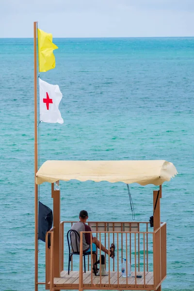 Salvavidas Cuidador Ordenado Torre Playa Cerca Del Mar — Foto de Stock