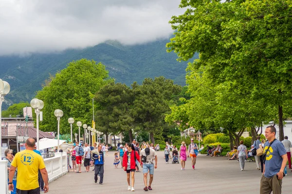 Urlauber Der Schwarzmeerstadt Gelendschik lizenzfreie Stockfotos