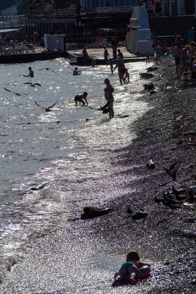 People Contra Rays Sun Black Sea Beach — Stock Photo, Image