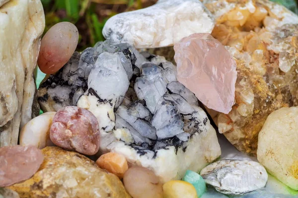 Fossil semi-precious stones semi-precious stones and industrial stones: crystalline minerals of various rocks from Russia, China and Ukraine
