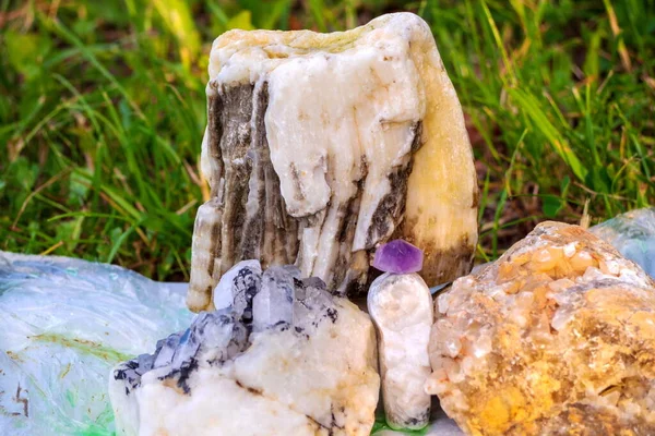 Fossiele Halfedelstenen Halfedelstenen Industriële Stenen Kristallijne Mineralen Van Verschillende Gesteenten — Stockfoto