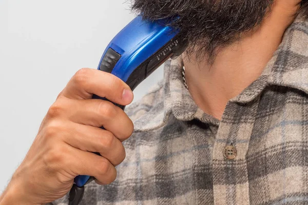 Rasur Dein Kinn Mit Einem Blauen Rasiermesser — Stockfoto