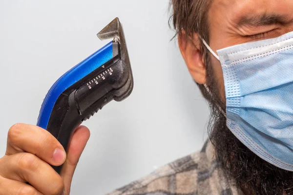 Homem Está Pronto Para Uma Barba Corte Cabelo — Fotografia de Stock