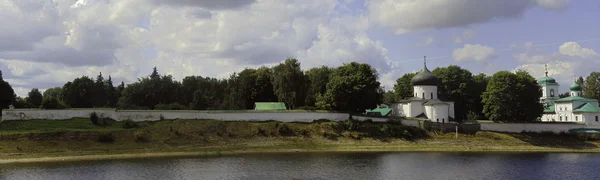 プスコフ堤防 - 川の堤防 — ストック写真