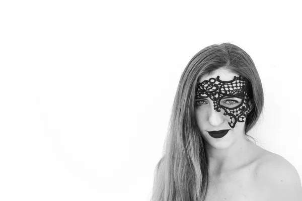 Fiatal nő, fekete maszk — Stock Fotó
