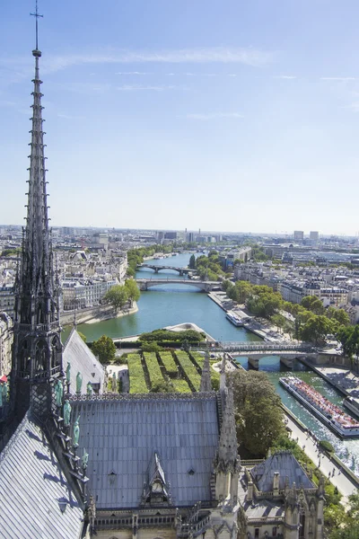 Θέα στην πόλη από την οροφή της Νοτρ Νταμ de Παρίσι — Φωτογραφία Αρχείου