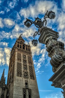 Sevilla'daki Giralda