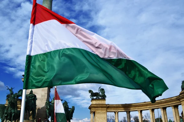 Budapeşte Macaristan bayrağı