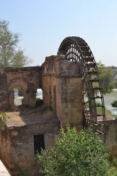 Watermill Cordoba Roma köprüsü yanında