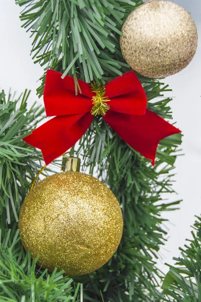 Kırmızı Arkaplanda Noel Süslemeleri
