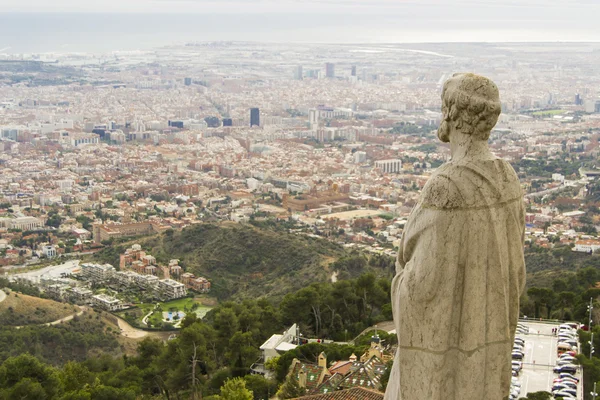 Blick auf Barcelona vom Tempel auf den Tibidabo — Stockfoto