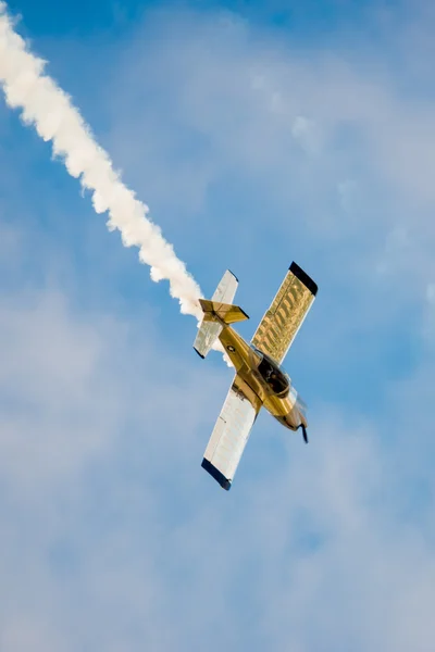 Akrobatické kaskadérské letadlo — Stock fotografie