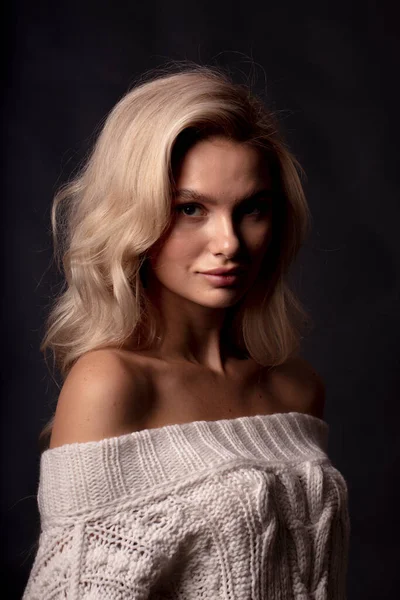 Blonde Hair Female Model Posing Camera — Stock Photo, Image