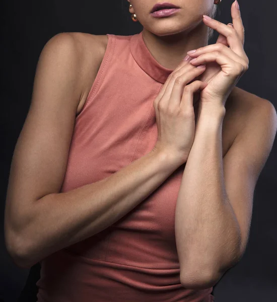 Mooie Kaukasische Jonge Vrouw Poseren — Stockfoto