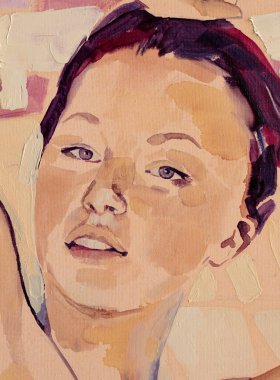 Güzel kadın resim yapıyor. Yakından. 