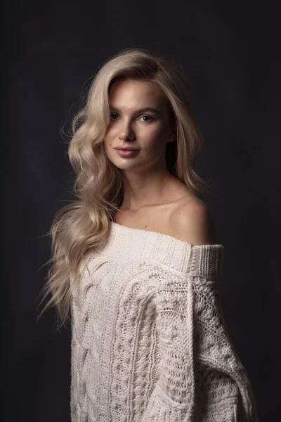 Blonde Hair Female Model Posing Camera — Stock Photo, Image