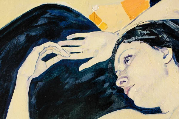 Güzel kadın resim yapıyor. Yakından. 