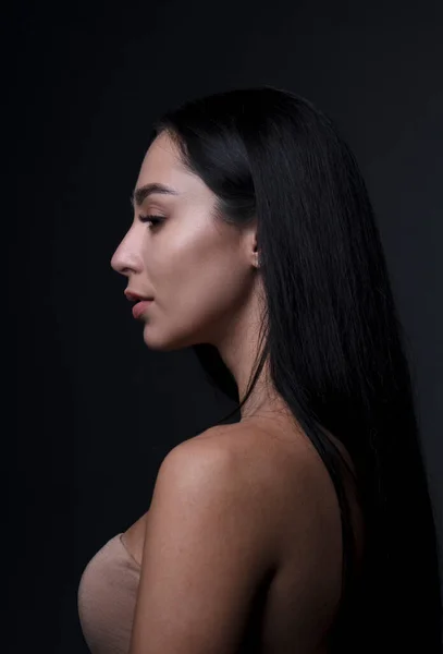 Vrouwelijk Model Poseren Studio Binnen — Stockfoto