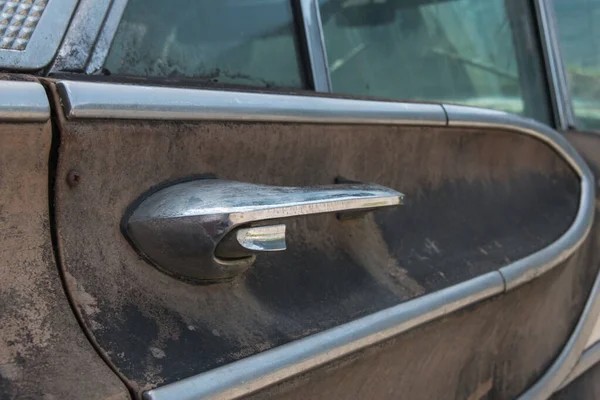 Egy Régi Rozsdás Autó Ajtócsattjának Bezárása — Stock Fotó