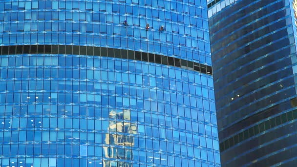 Rascacielos. Edificio de oficinas moderno . — Vídeo de stock