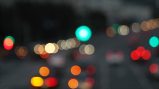 Movimiento borroso tráfico nocturno de la autopista. Tiempo real . — Vídeos de Stock