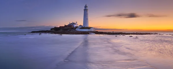 Východ slunce nad St. Mary maják, Whitley Bay, Anglie — Stock fotografie