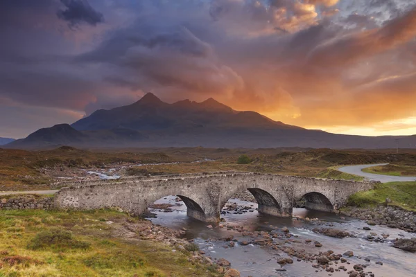 Sligachan Bridge and The Cuillins, Isle of Skye at sunset — Stock Photo, Image