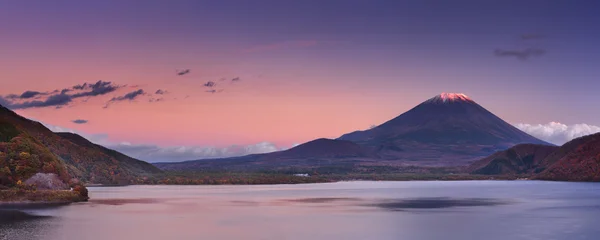 Dernière lumière sur le mont Fuji et le lac Motosu, Japon — Photo