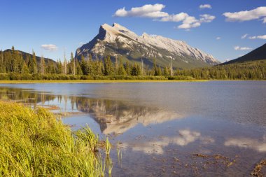 Vermilion göller ve Mount Rundle, Banff National Park, Amerika Birleşik Devletleri
