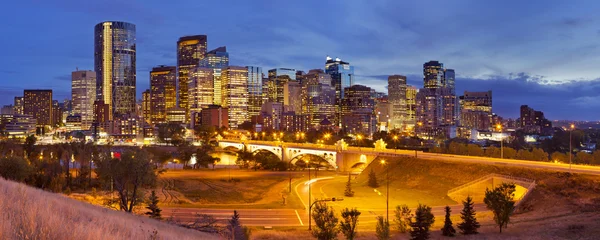 Skyline of Calgary, Alberta, Canada at night — Stock Photo, Image