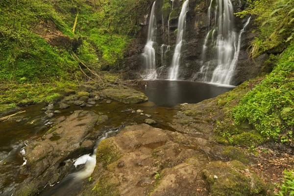 Wasserfall im glenariff Forest Park in Nordirland — Stockfoto