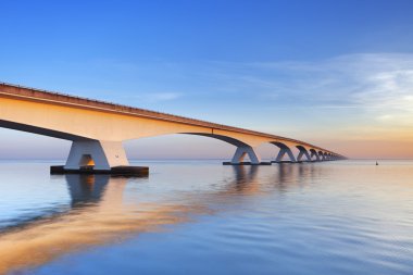 Zeeland, Hollanda gündoğumu, Zeeland Bridge'de