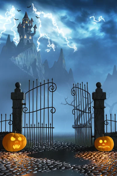 Abóboras de Halloween ao lado de um portão de um castelo assustador — Fotografia de Stock