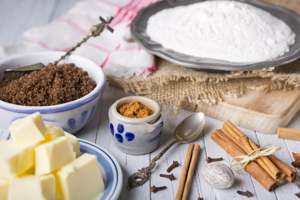 Ingrediënten voor pepernoten, een Nederlandse delicatesse — Stockfoto