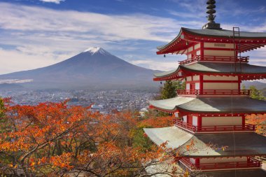 Chureito pagoda ve Fuji Dağı, sonbahar Japonya'da