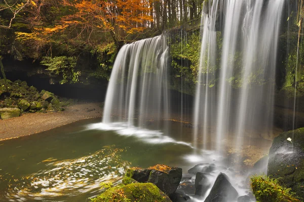 Chutes Nabegataki au Japon en automne — Photo